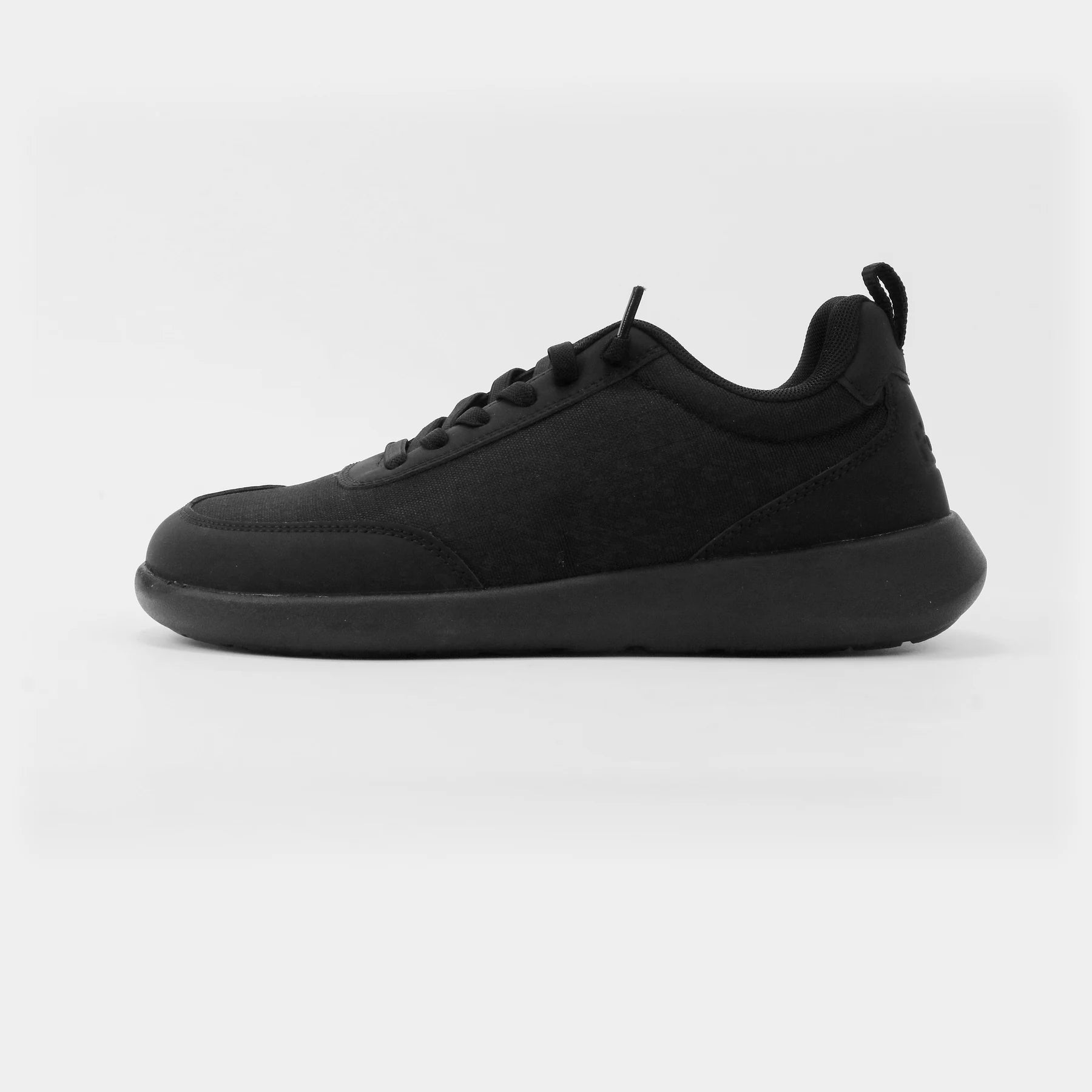 Footle Water-Resistant in Blackout · Side view